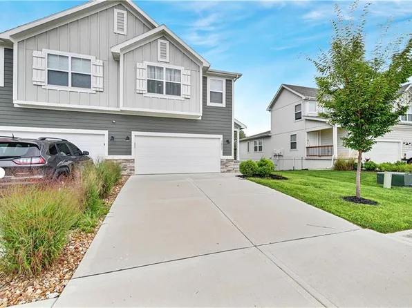 3807 SW Walsh Dr, Lees Summit, MO 64082