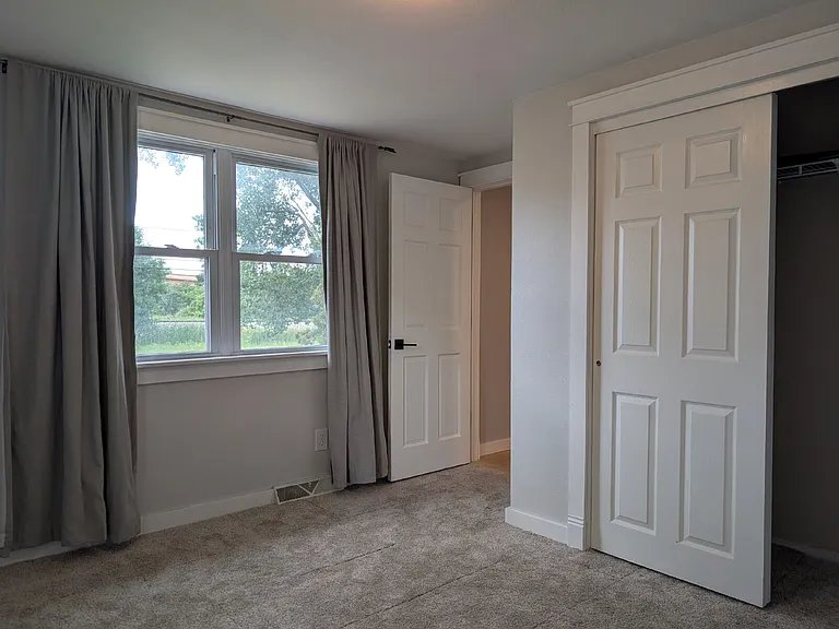 1575 W Butte Des Morts Beach Rd — Photo 25