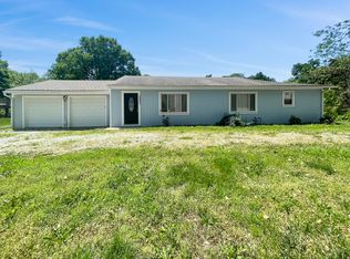 16421 E Crackerneck Rd, Independence, MO 64055