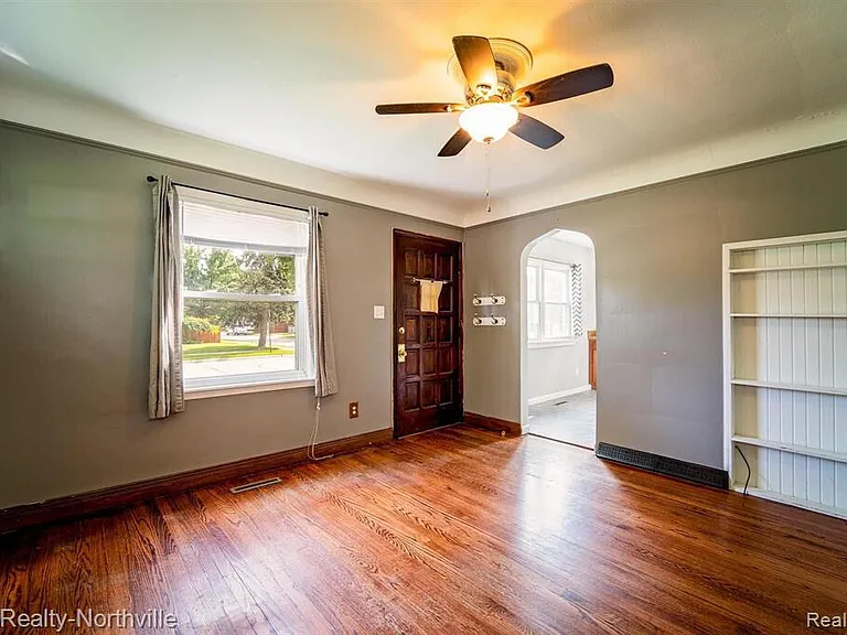 17405 Anne Ave — Photo 4