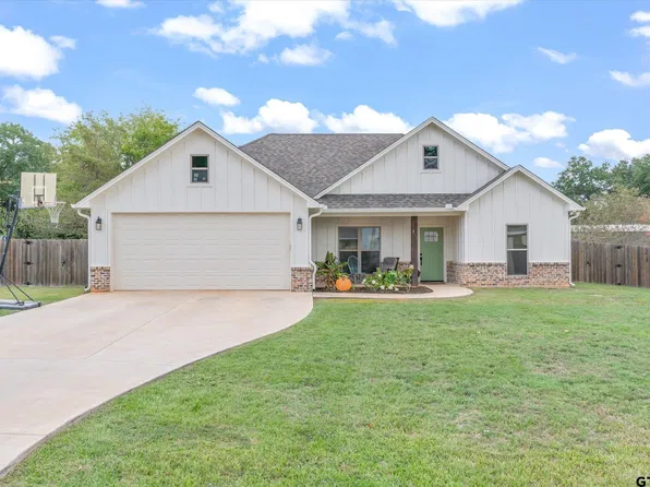 211 E Nevada St, Van, TX 75790