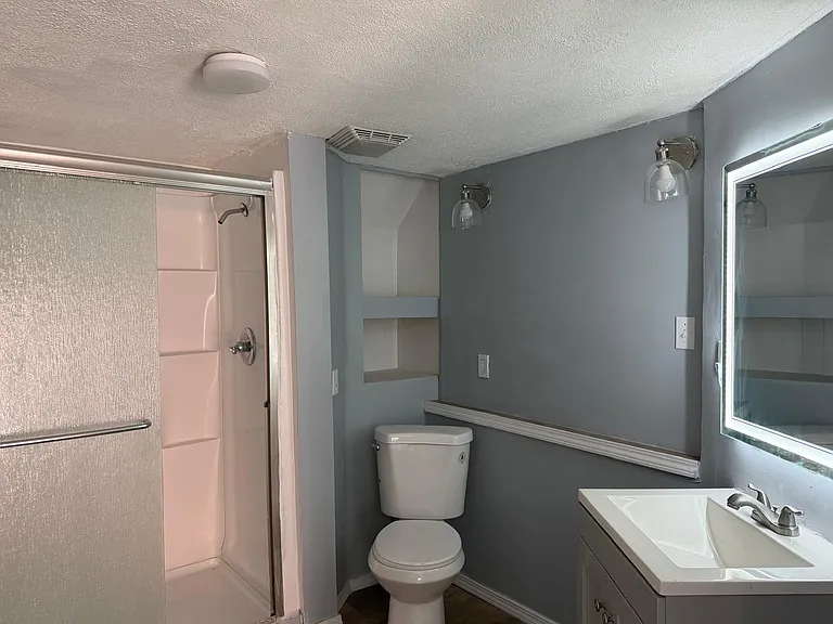 375 Allyn St — Photo 9