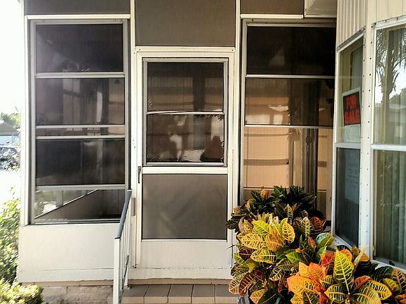 3rd image of 226 Cayuta Ave.