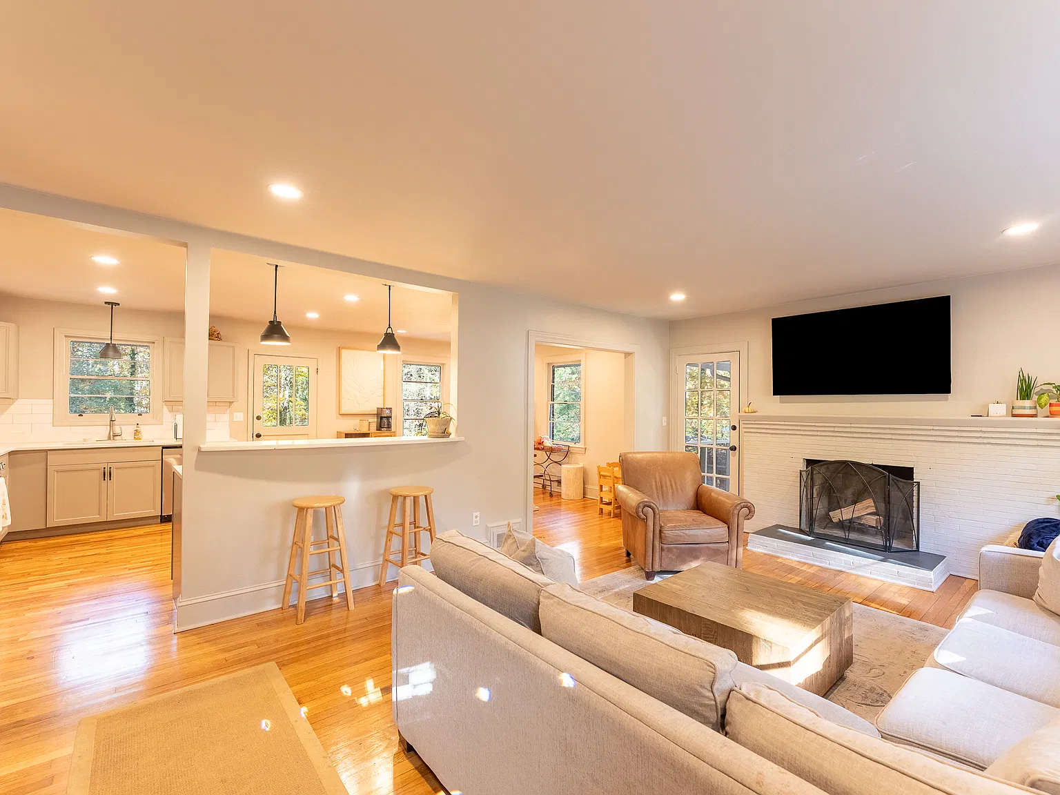 3 bed, 1434 sqft, $2,000 — Photo 4
