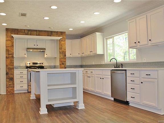 3rd image of 7015 Billie Lee Ln