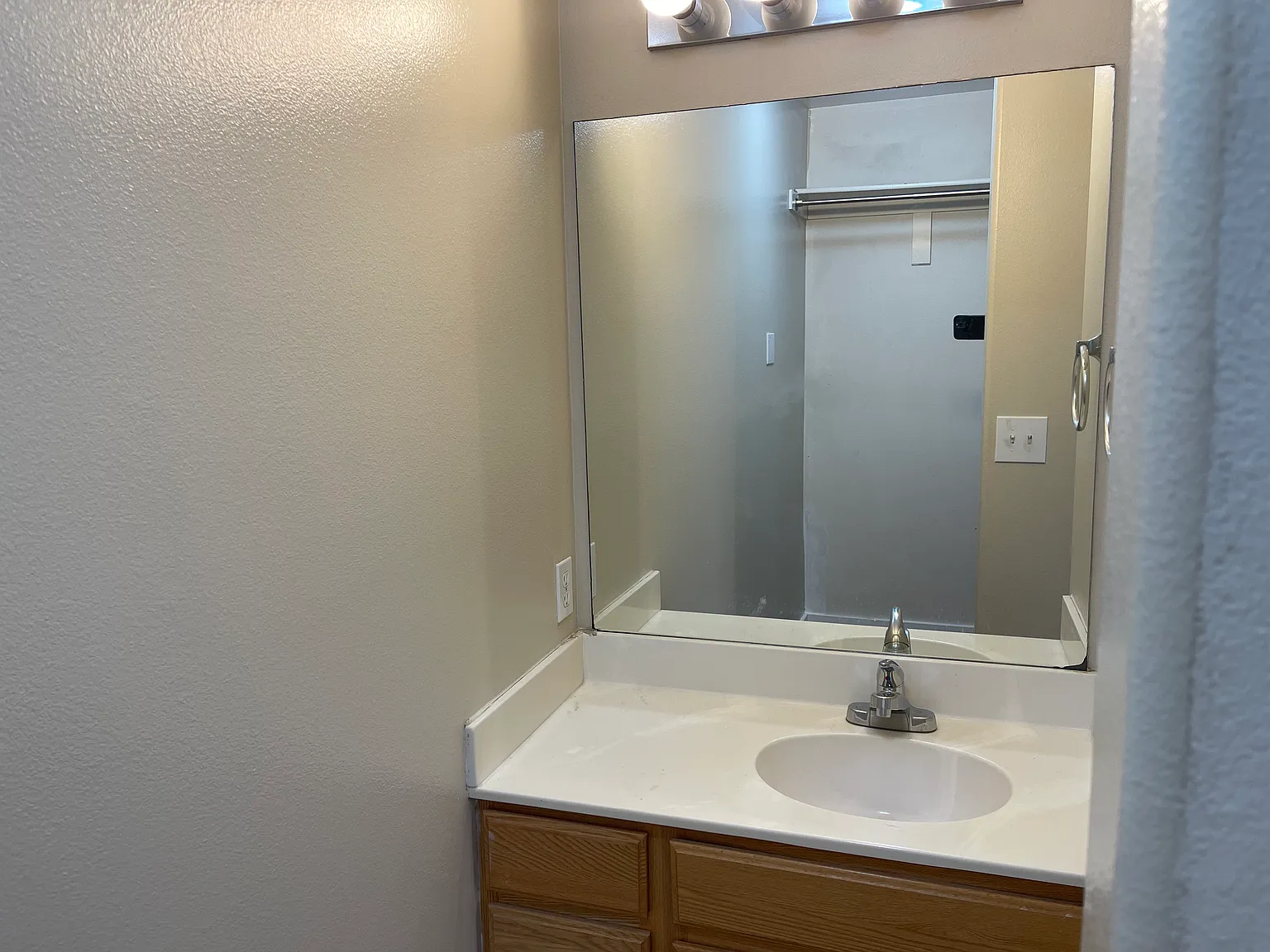 2 bed, 1000 sqft, $1,450 — Photo 2