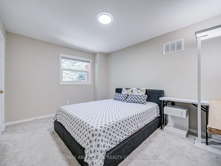 1273 Blackthorn Pl — Photo 24