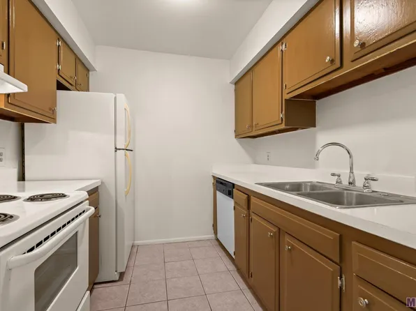 2100 College Dr APT 14, Baton Rouge, LA 70808