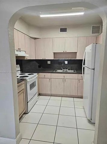 3431 SW 4th St #1 — Photo 7