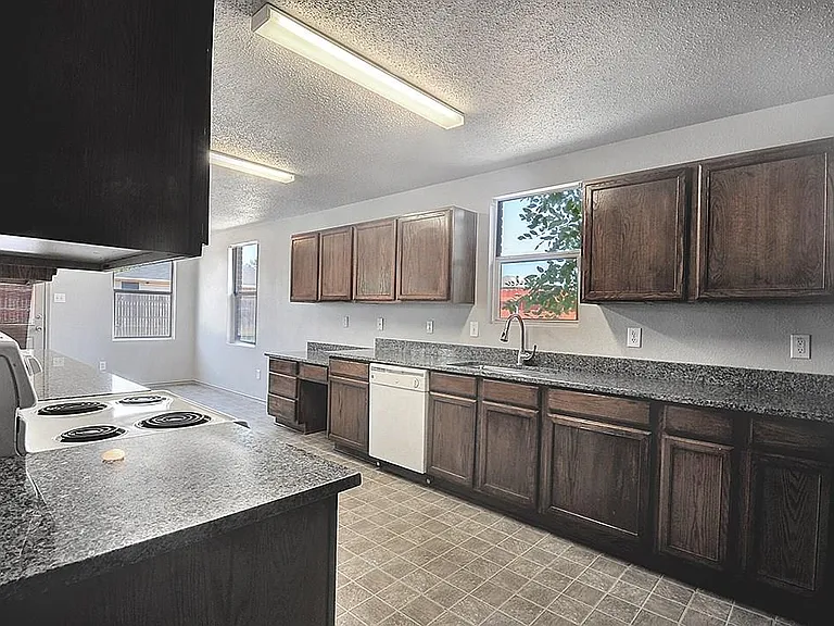 3327 Andalusian Dr — Photo 16