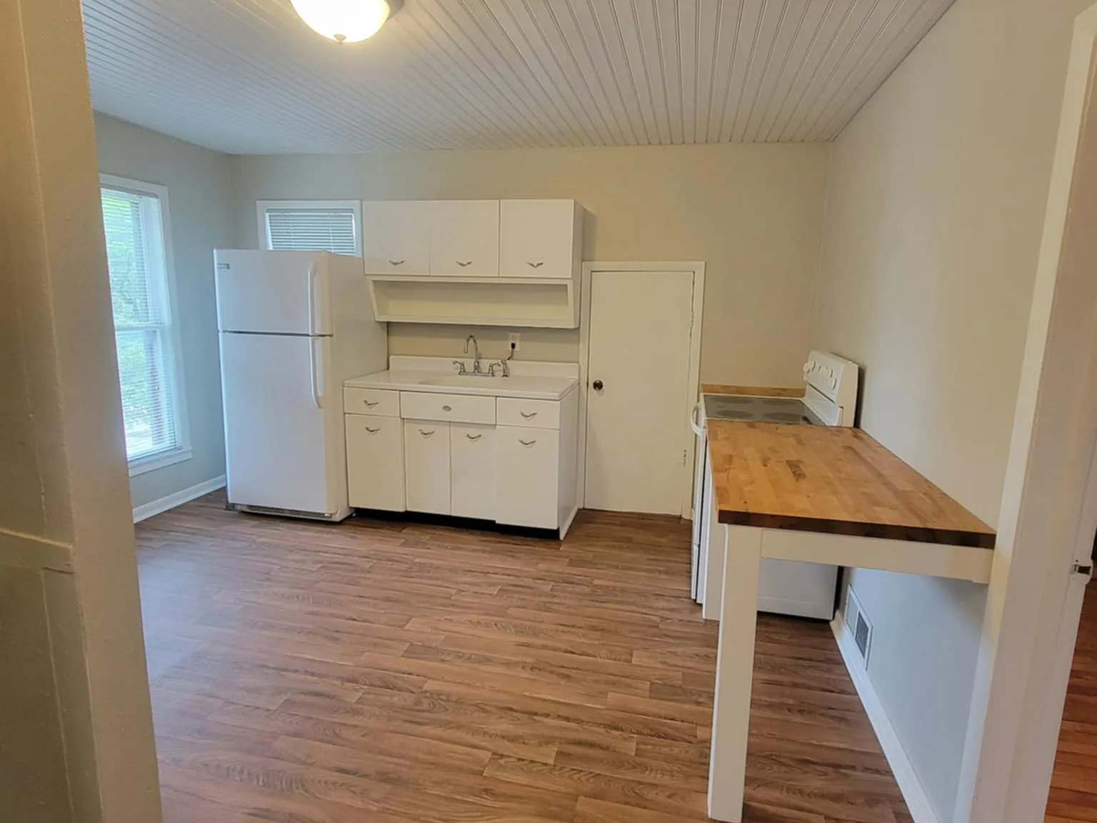 3 bed, 800 sqft, $650 — Photo 3