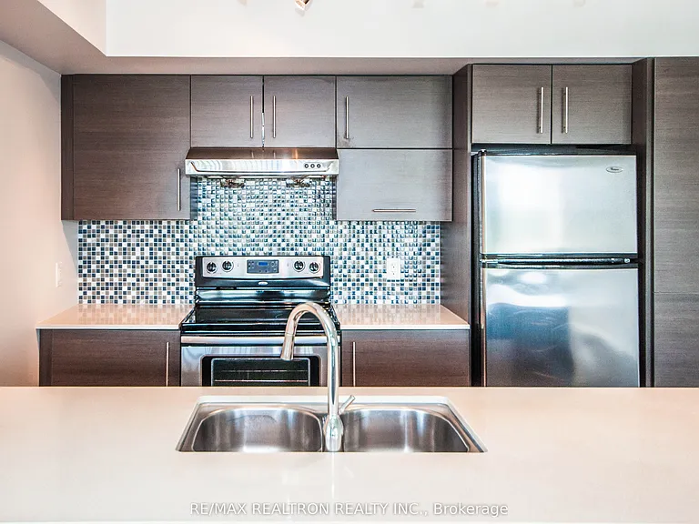 253 S Park Rd #702 — Photo 12