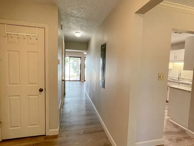 221 Shalimar Dr — Photo 8