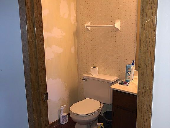 3rd image of 1154 Crestview St