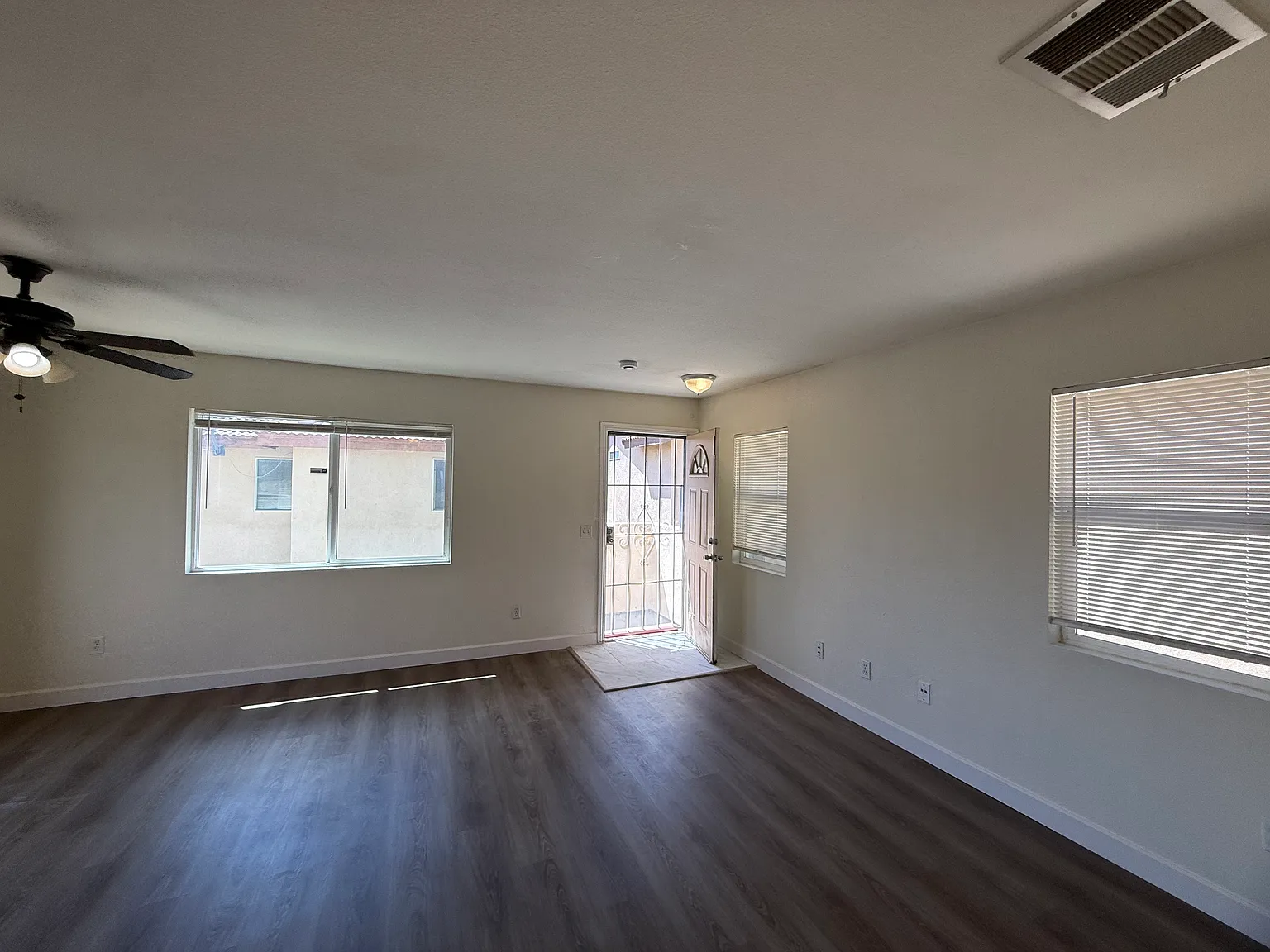 2 bed, 900 sqft, $2,075 — Photo 4