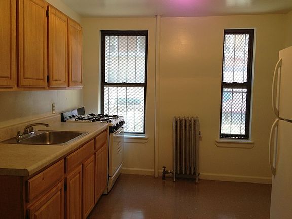 5th image of 790 E 152nd St APT 25