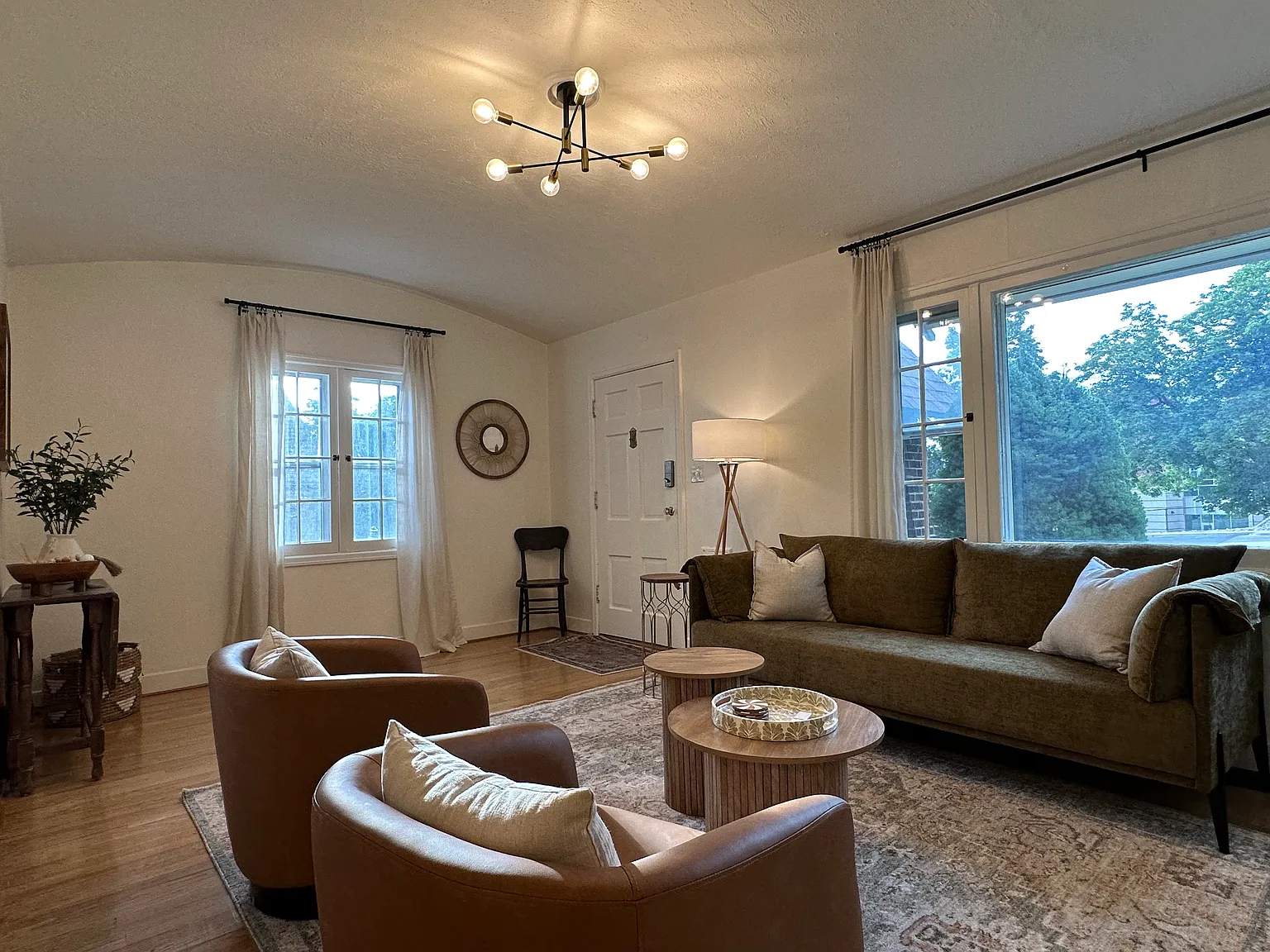 2 bed, 1000 sqft, $2,100 — Photo 3