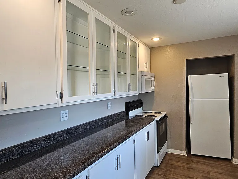 1404 S Avenue I #1119 — Photo 5