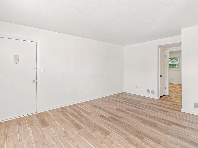 Foreman Apartments — Photo 35
