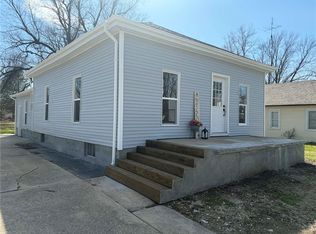 307 W 5th St, Pana, IL