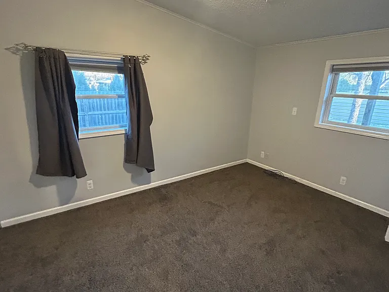 29000 W Nine Mile Rd — Photo 21
