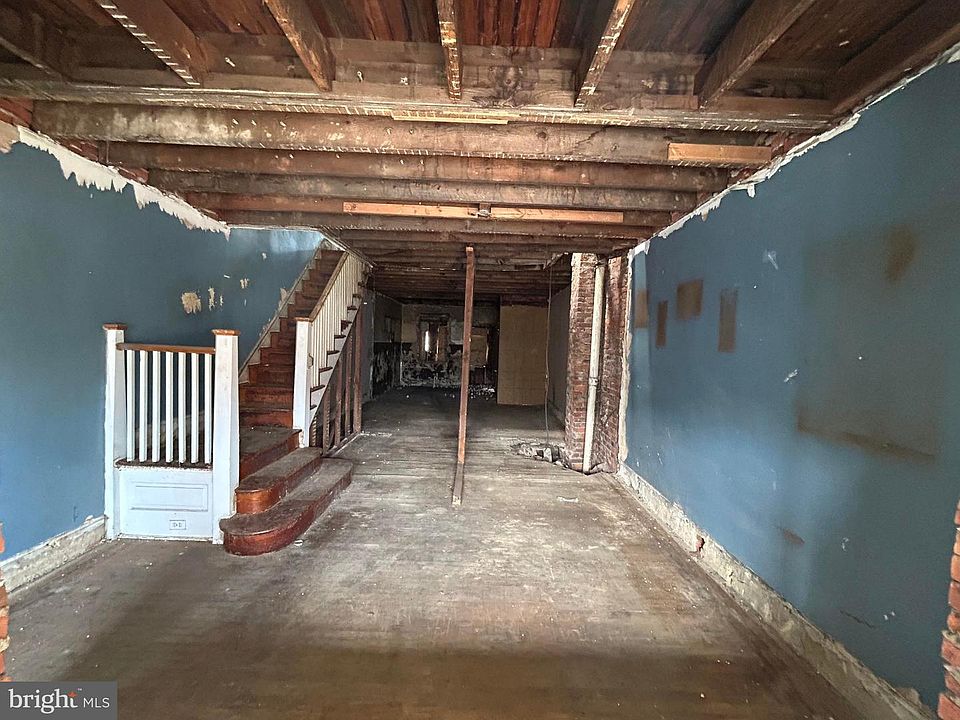 2nd image of 321 W Fisher Ave