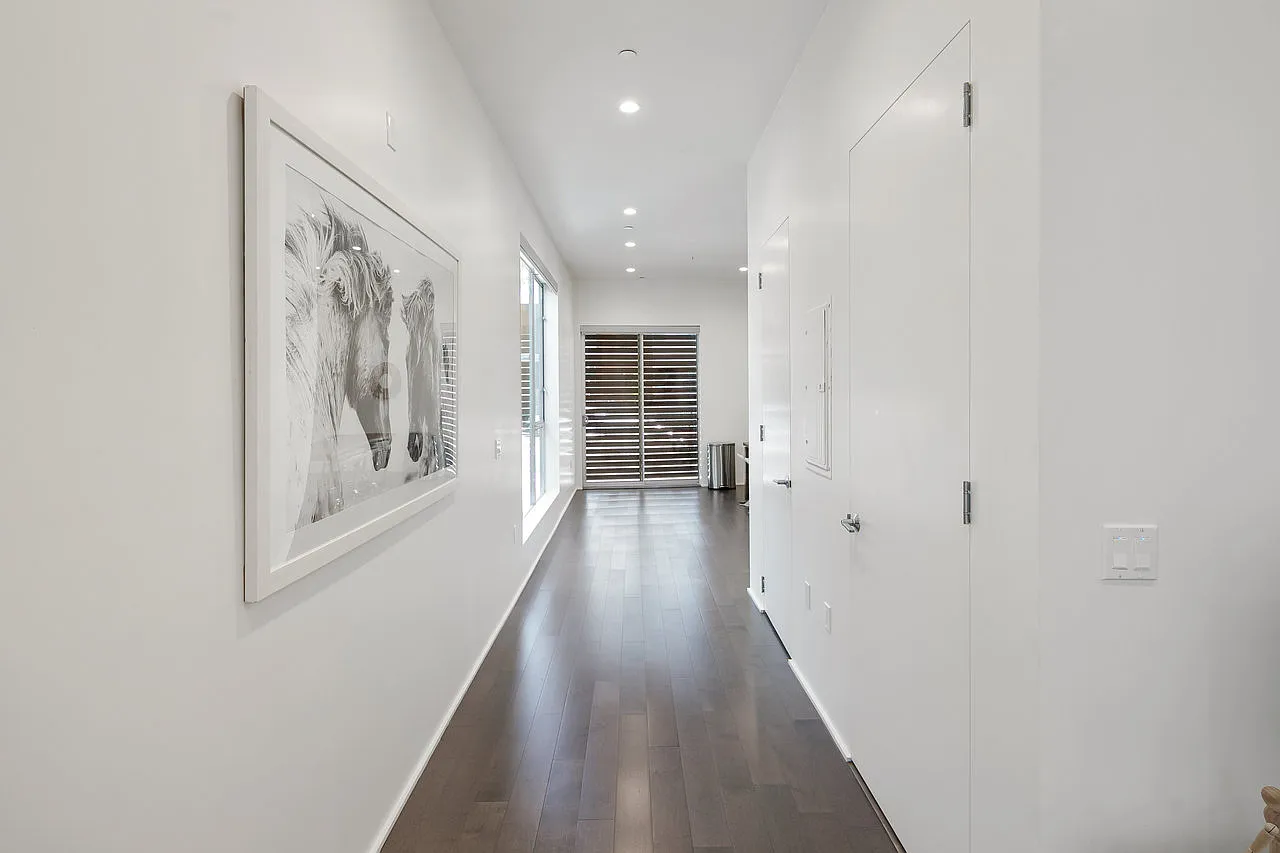 2 bed, 1370 sqft, $6,250 — Photo 3