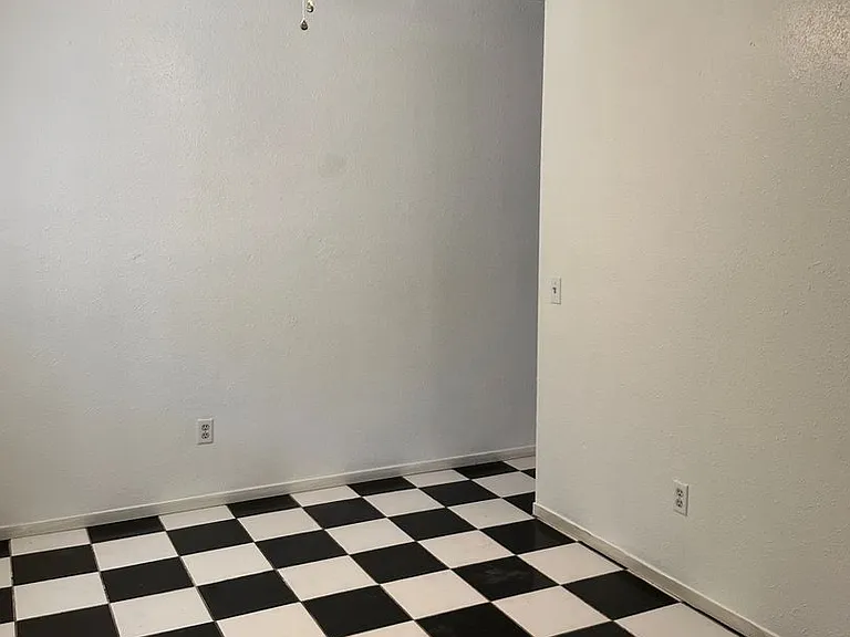 918 Cortina Dr — Photo 5