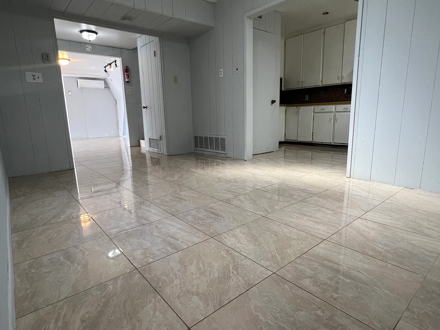3 bed, 1200 sqft, $2,600 — Photo 3