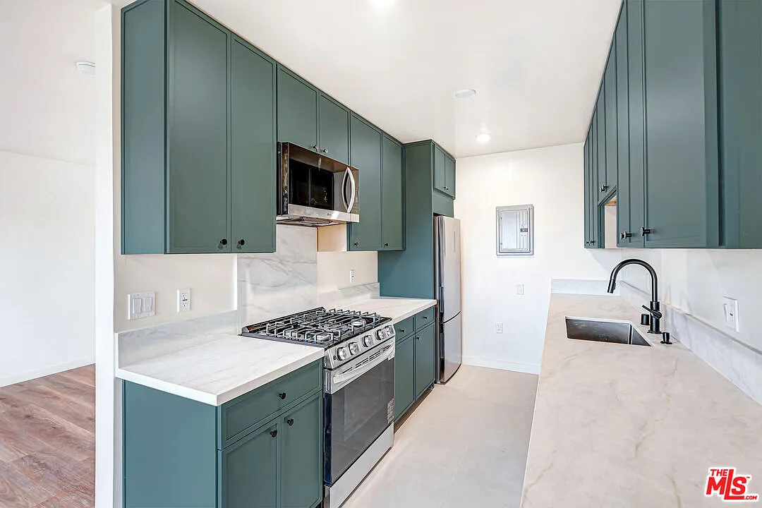 1 bed, 1.0 bath, 530 sqft, $3,900 — Photo 2
