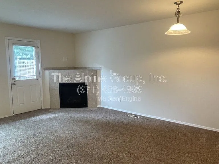 1914 27th Ave — Photo 2