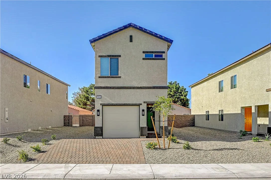 4 bed, 2.5 bath, 1614 sqft, $2,450 — Photo 1