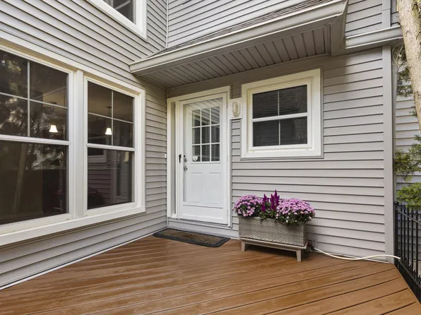 23077 Farmington Rd, Farmington, MI 48336