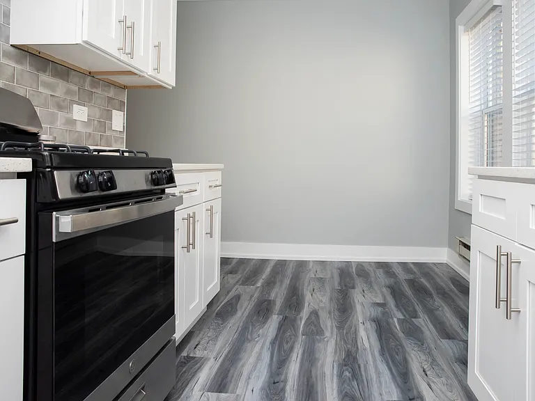 3821 N Greenview Ave #2W — Photo 6