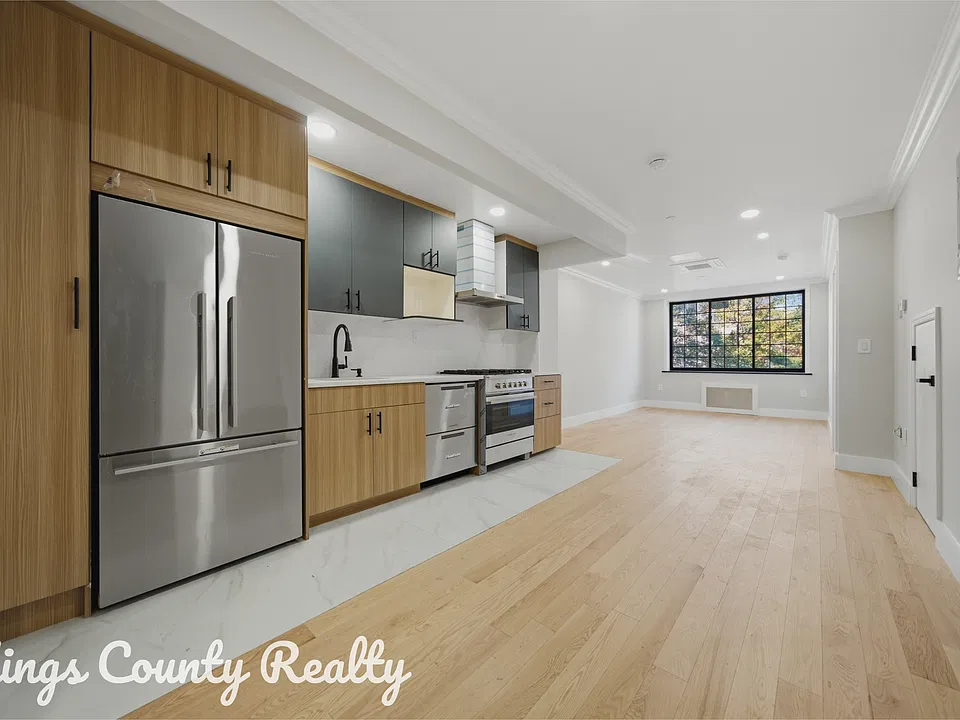 748 49th St #Penthouse 2