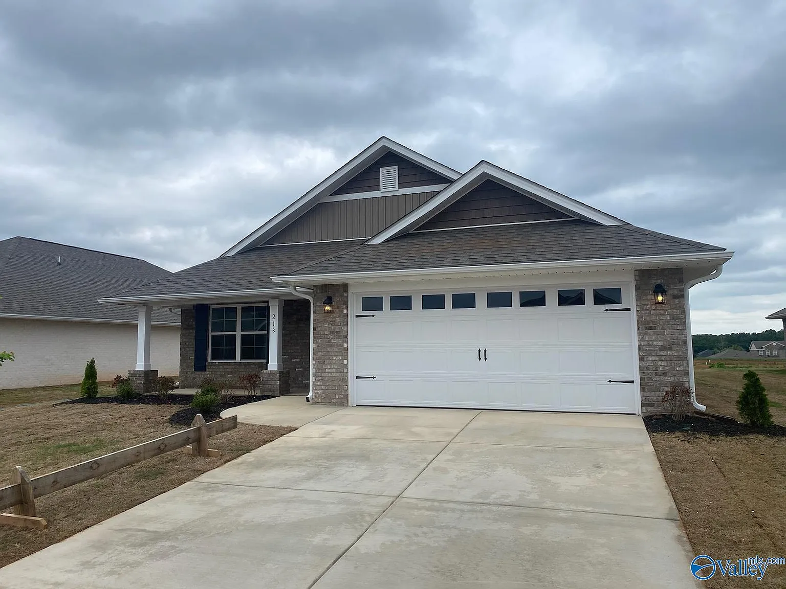 4 bed, 2.0 bath, 1820 sqft, $1,950 — Photo 1