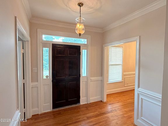 2nd image of 4147 Knollcrest Circle N