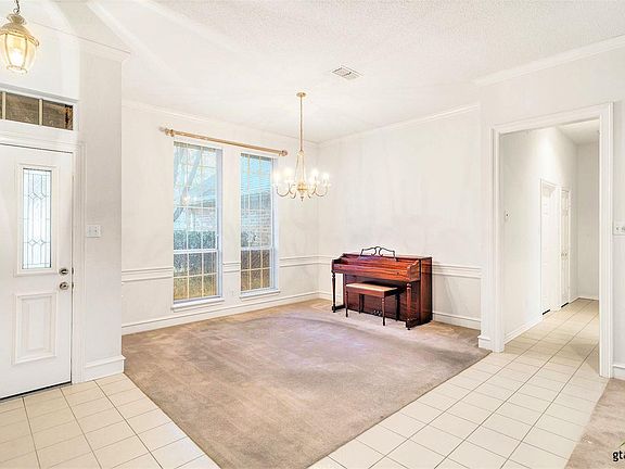 4th image of 3303 Oak Village Dr