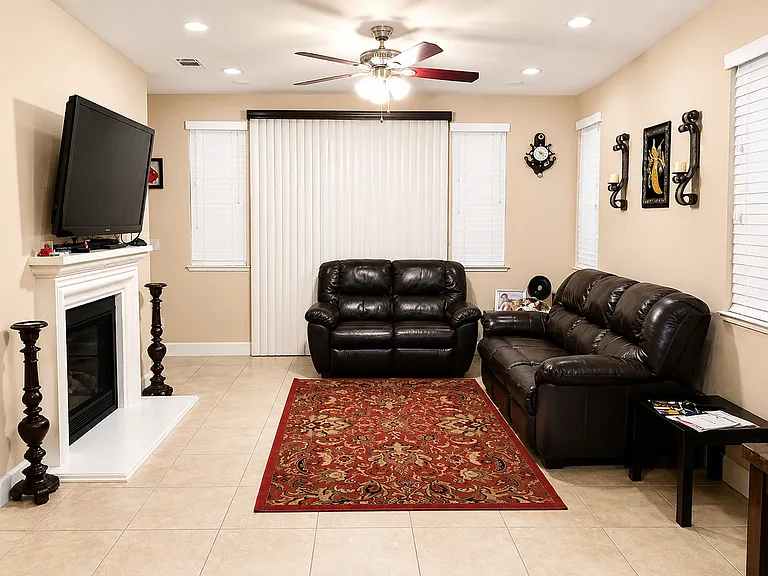 923 Willow Bridge Dr — Photo 2