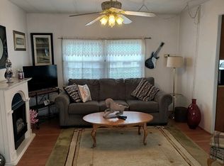 33 Hilltop Rd, Plainville, MA 02762