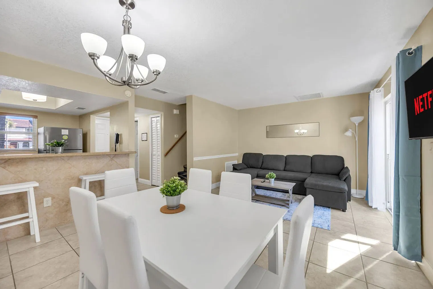 2 bed, 2.0 bath, 1194 sqft, $4,762 — Photo 3