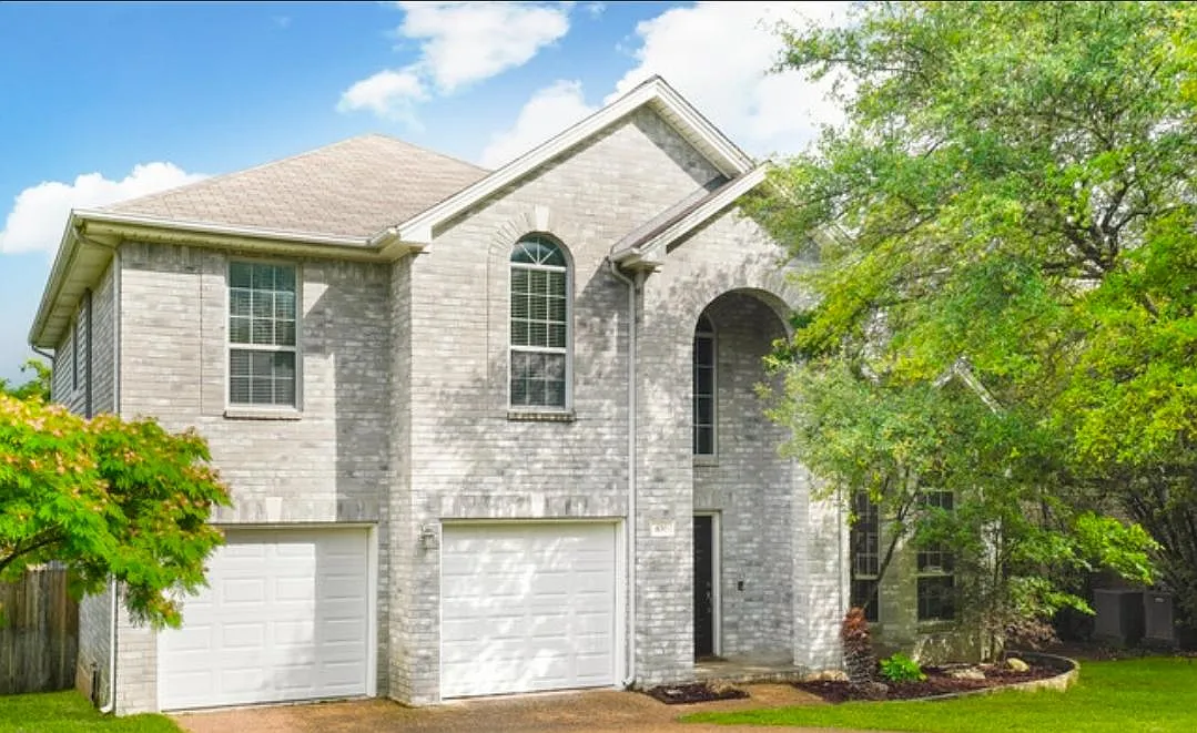 4 bed, 2812 sqft, $2,300 — Photo 1