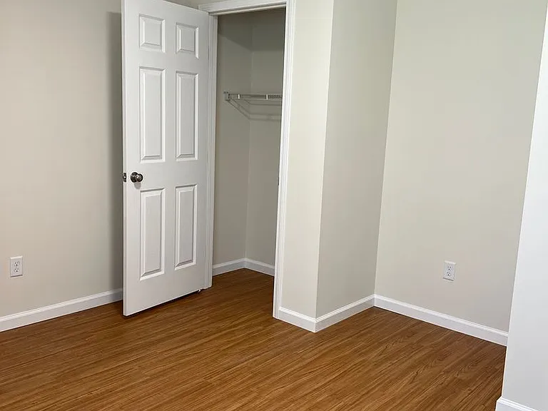 476 London Ct — Photo 5