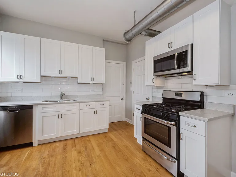 1915 N Winchester Ave #2E — Photo 1