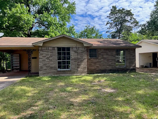 570 Sally Ann Dr — Photo 1