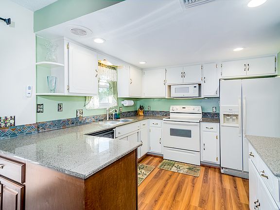 2nd image of 3085 Sharon Dr