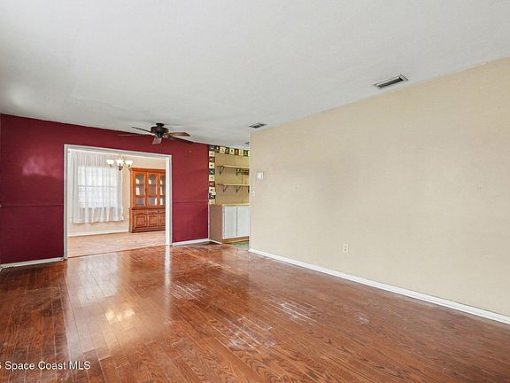 3rd image of 1845 Cowan Dr