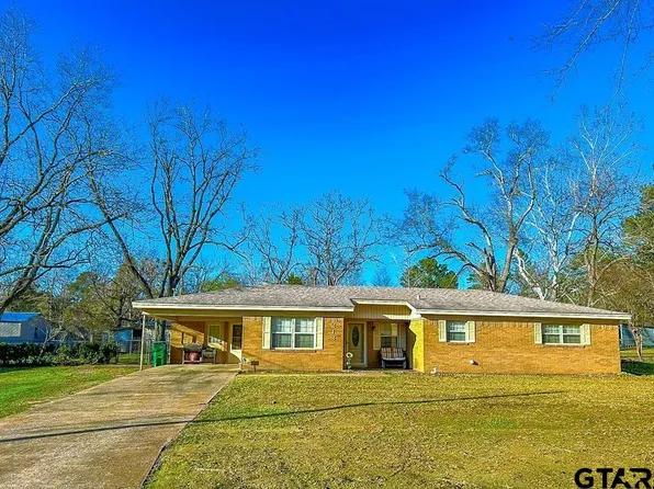 213 Sherry Ln, Palestine, TX 75803