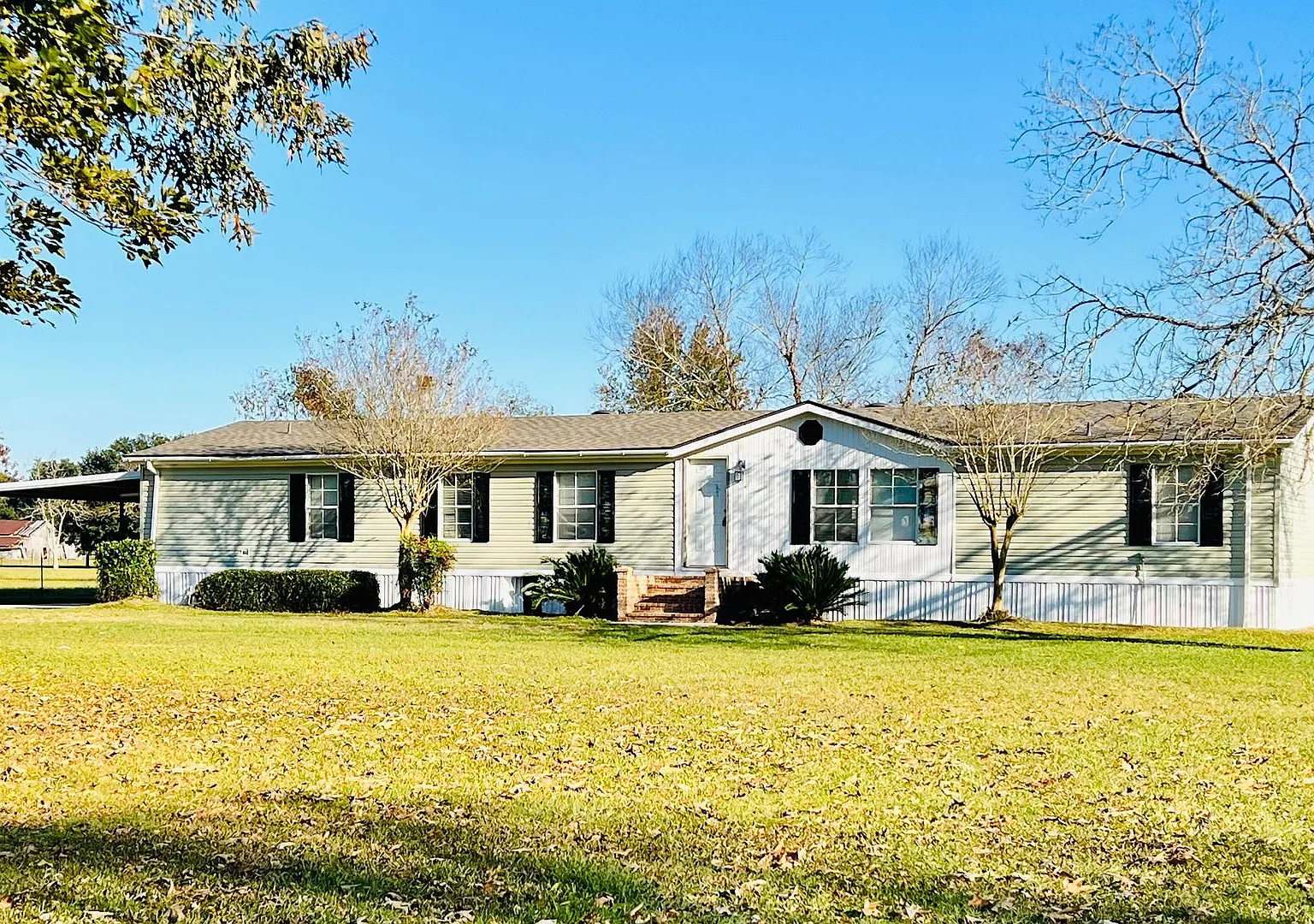 Large 4 Bedroom Home on 3 Acres in Carencro — Photo 1