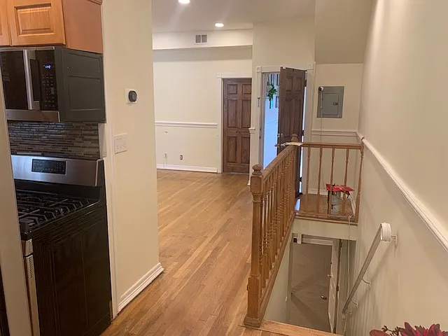 2 bed, 1000 sqft, $3,295 — Photo 4